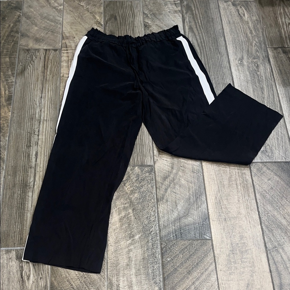 NWOT Black and White wide leg Pants w/ pockets.